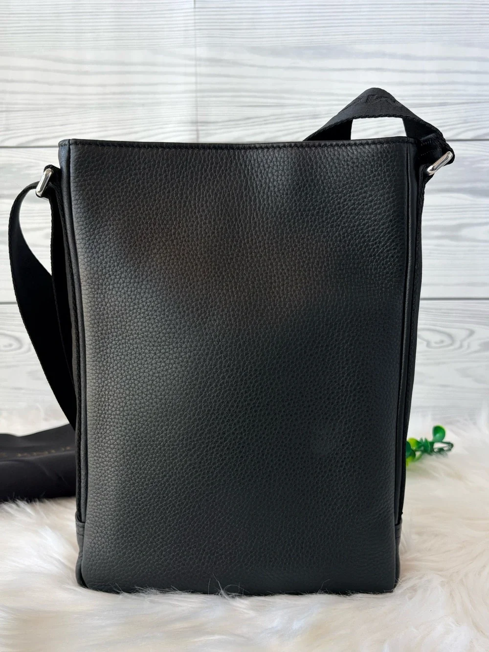 Moose‎ Knuckles Decaire Black Pebbled Leather Messenger Crossbody